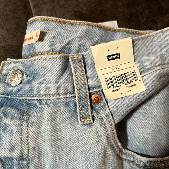 NWT High-Waisted Levi’s - Picture 3 of 5